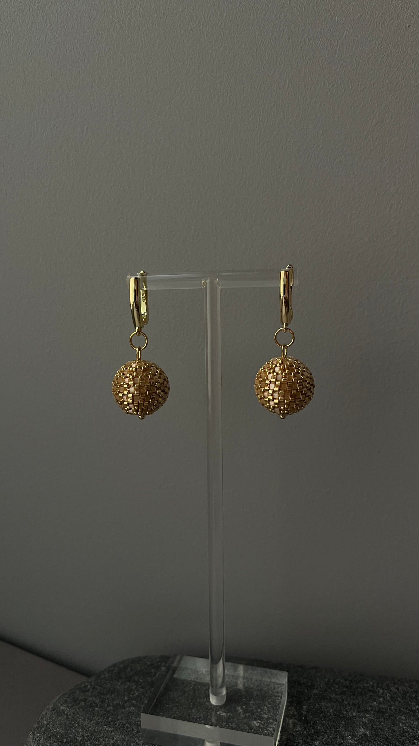 Round gold tone seed beads earrings