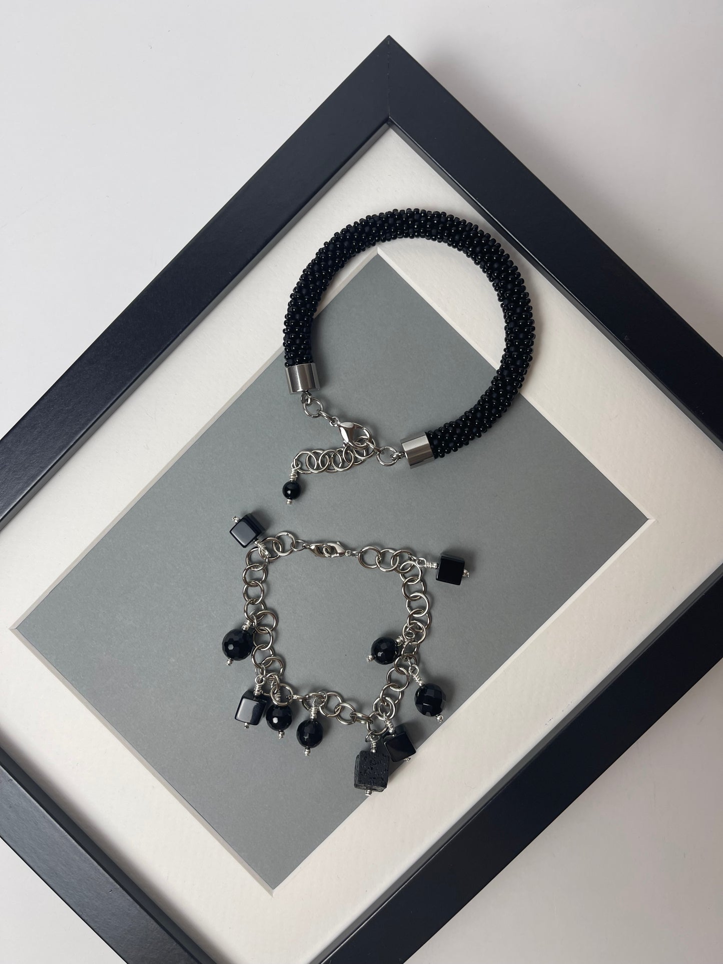 Transformable black bracelet