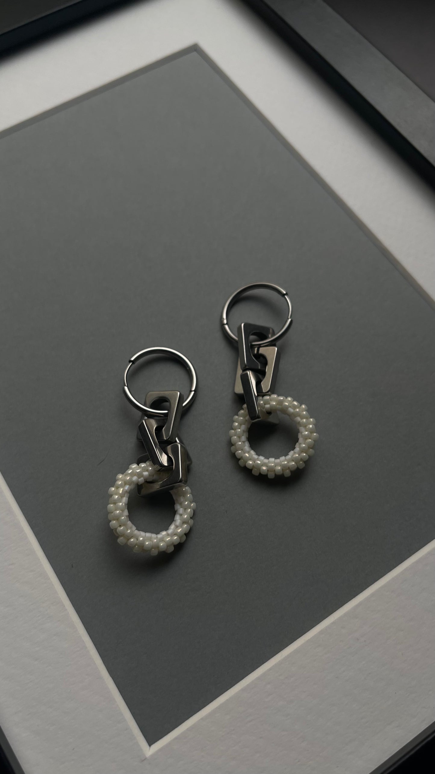 Everyday earrings with metal element