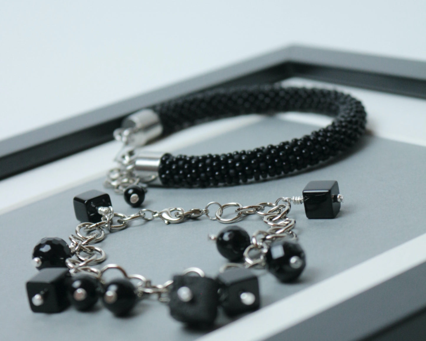 Transformable black bracelet