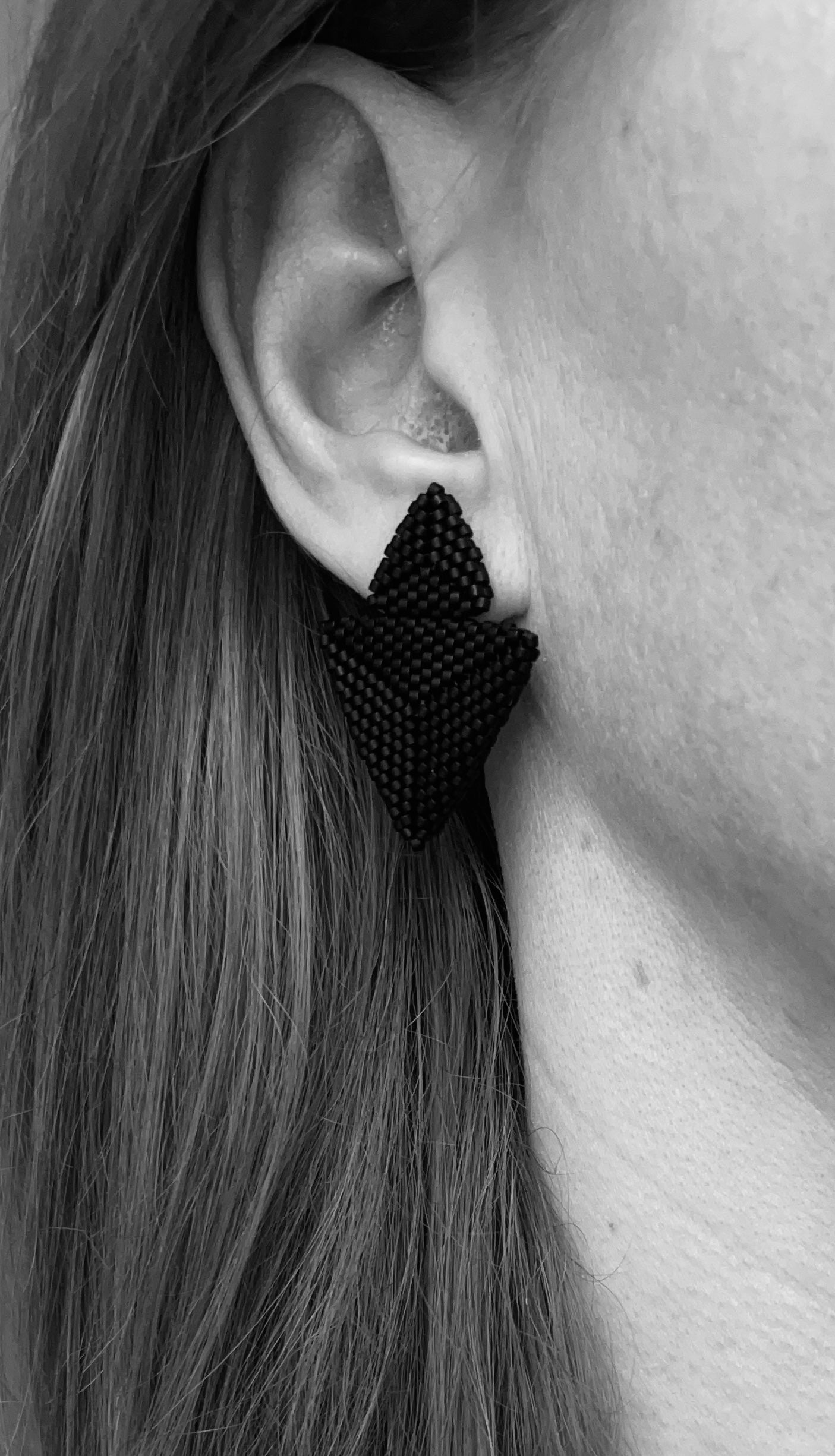 Geometric black shiny earrings