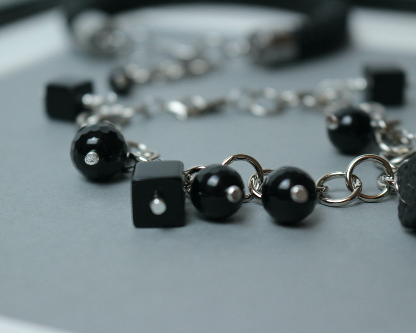 Transformable black bracelet