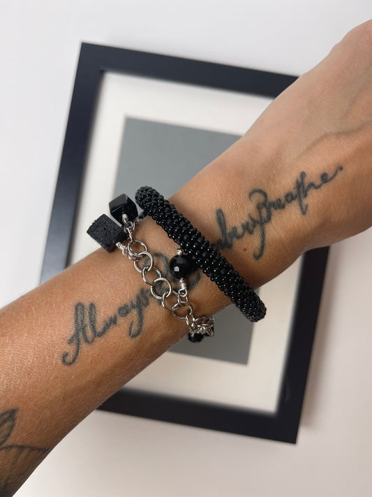 Transformable black bracelet