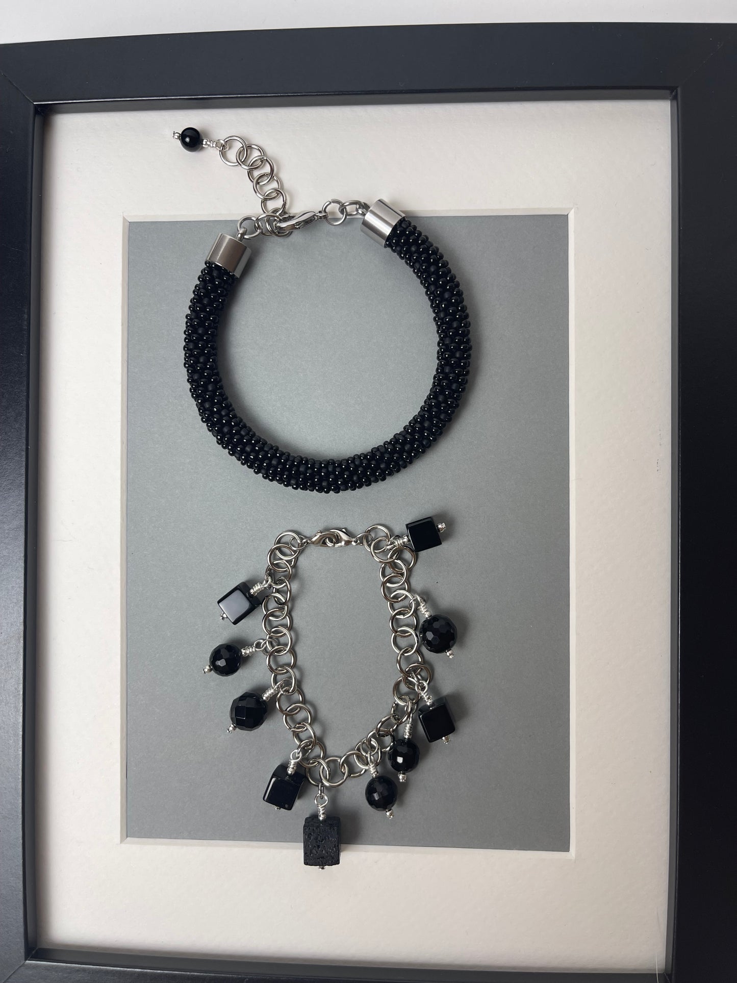 Transformable black bracelet