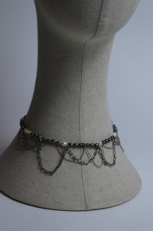 Pearl choker with chain