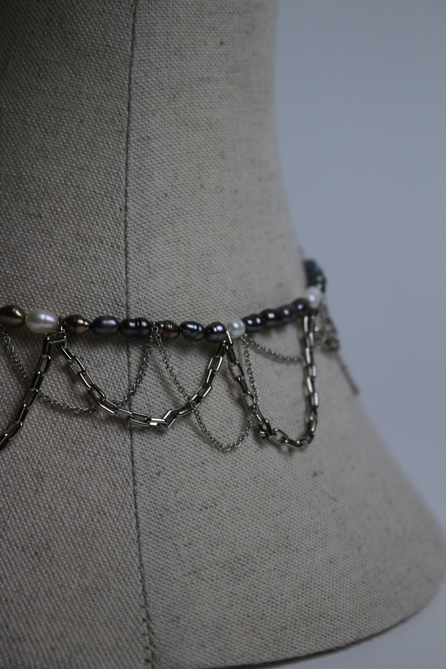 Pearl choker with chain