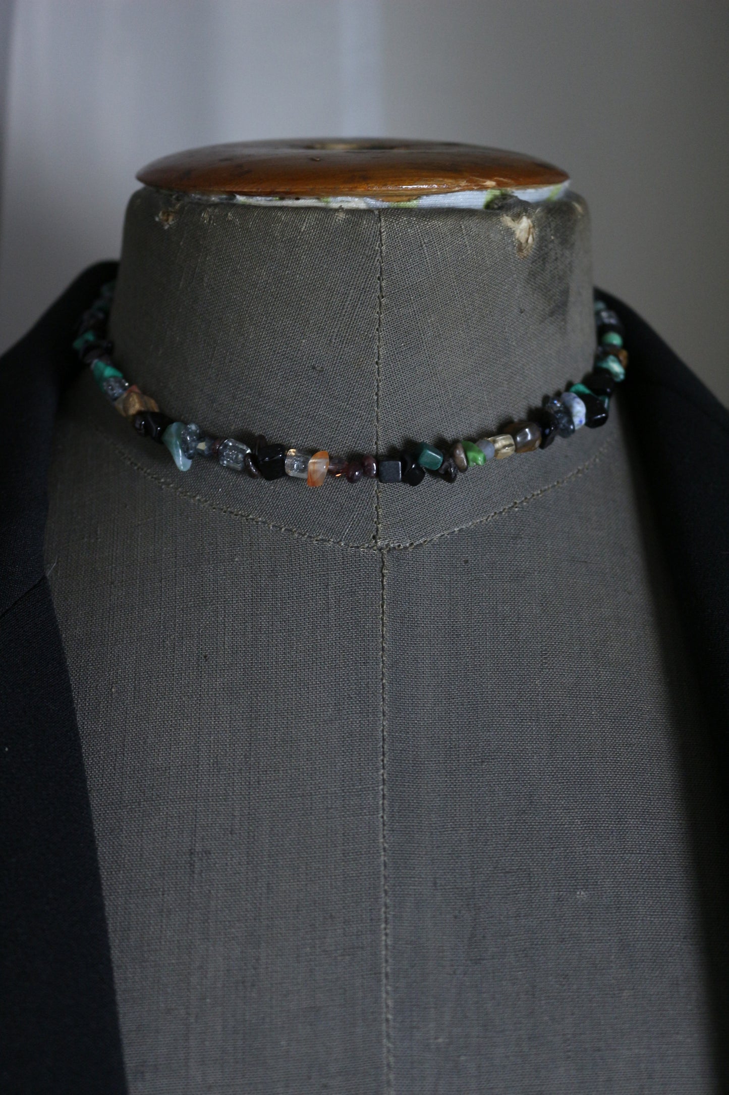 Mix stone choker