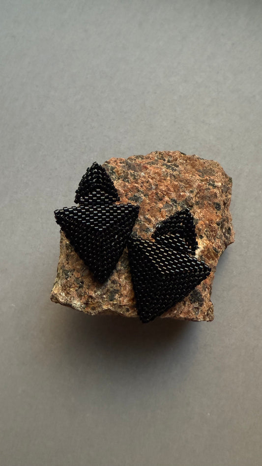 Geometric black shiny earrings