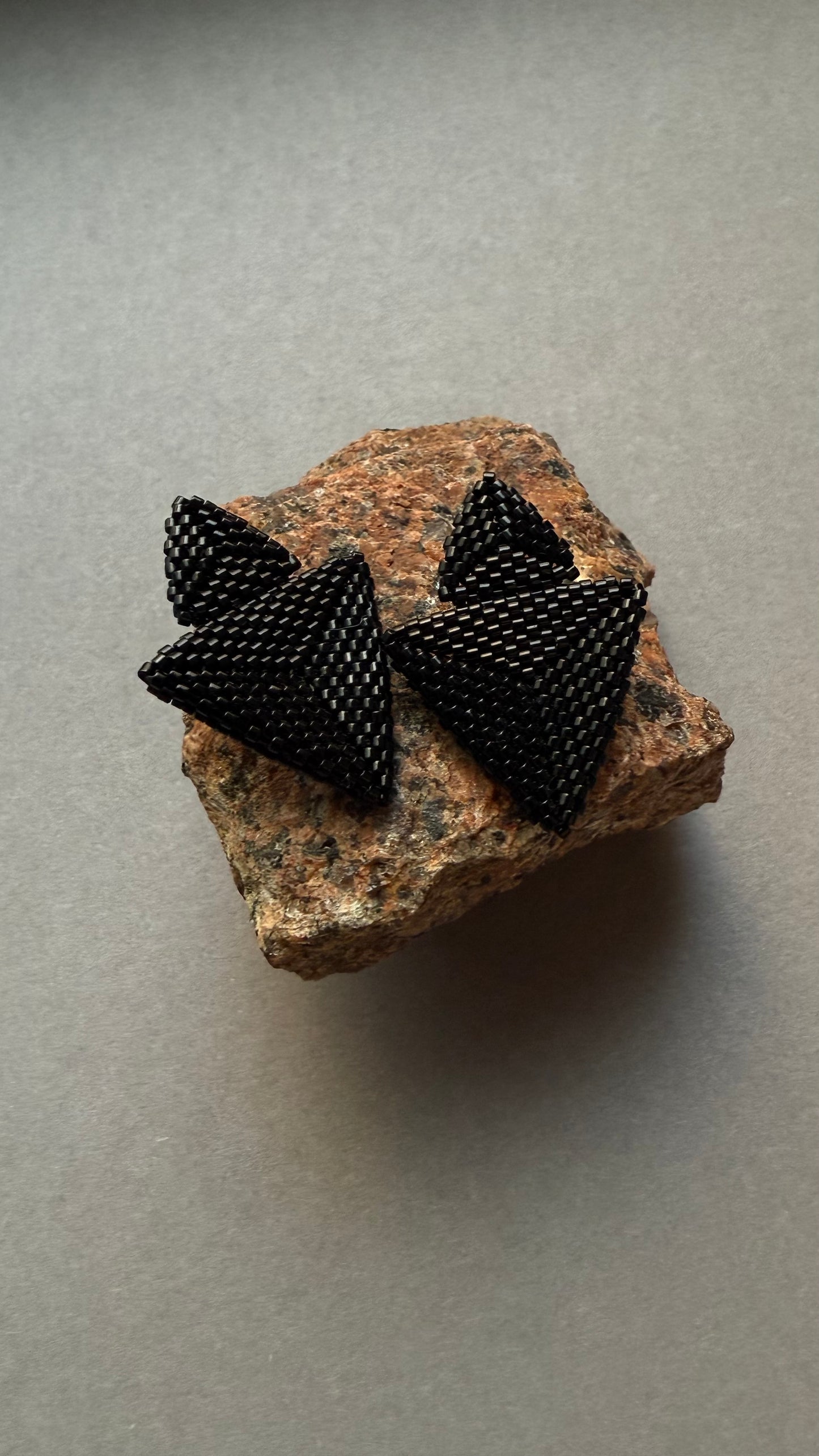 Geometric black shiny earrings