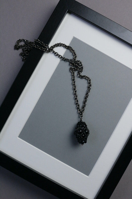Necklace with black beaded element